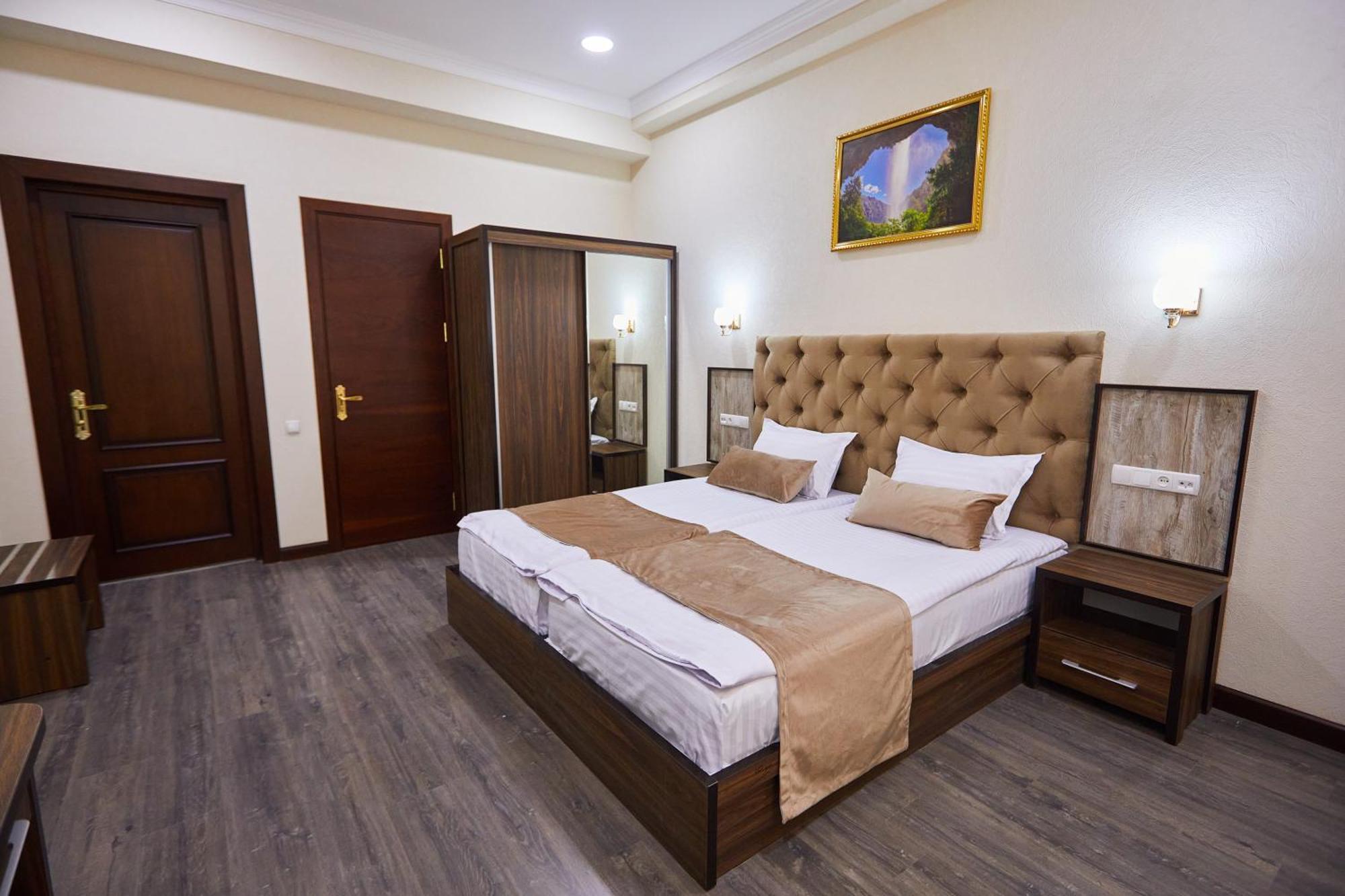 Hotel Grand Art à Tachkent Extérieur photo
